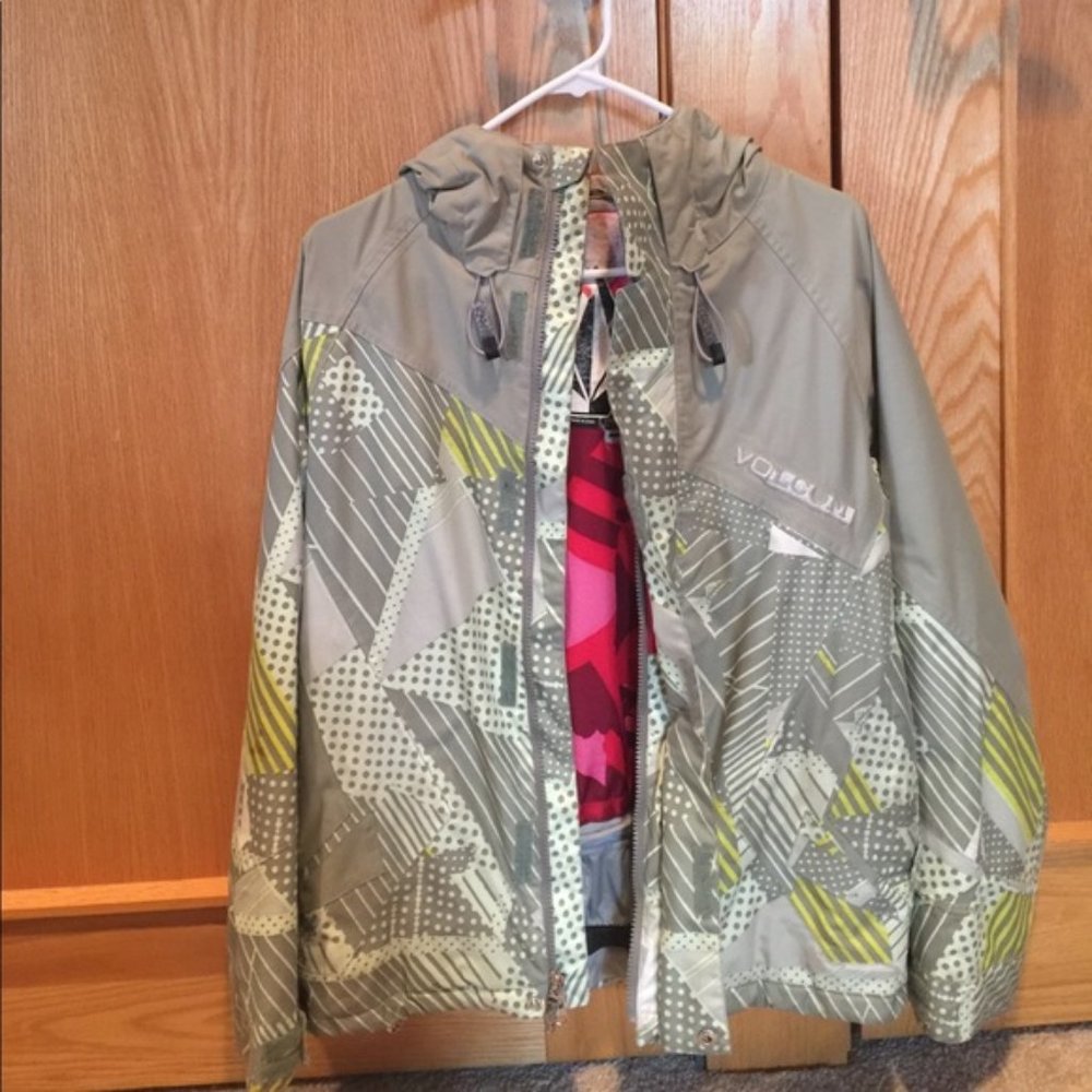 EUC Volcom XS Women's Snowboard / Ski Jacket